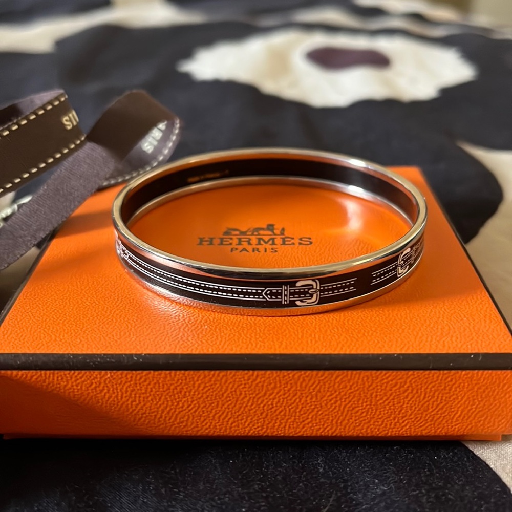 Hermès bangle size 65. Black with white belt motifs.
